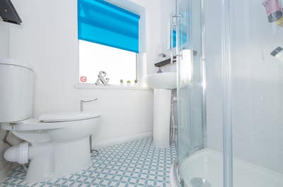 Double room on Duke Street, available now. Main Photo
