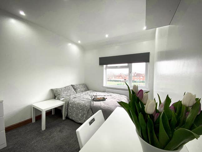 Double Room in Arleston  Main Photo