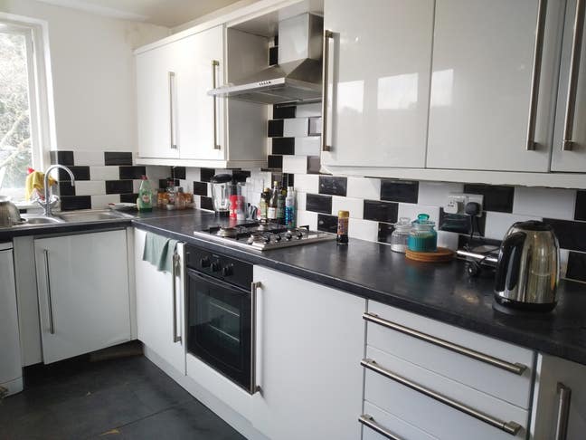 Bright Double En-Suite Room with Private Balcony  Main Photo