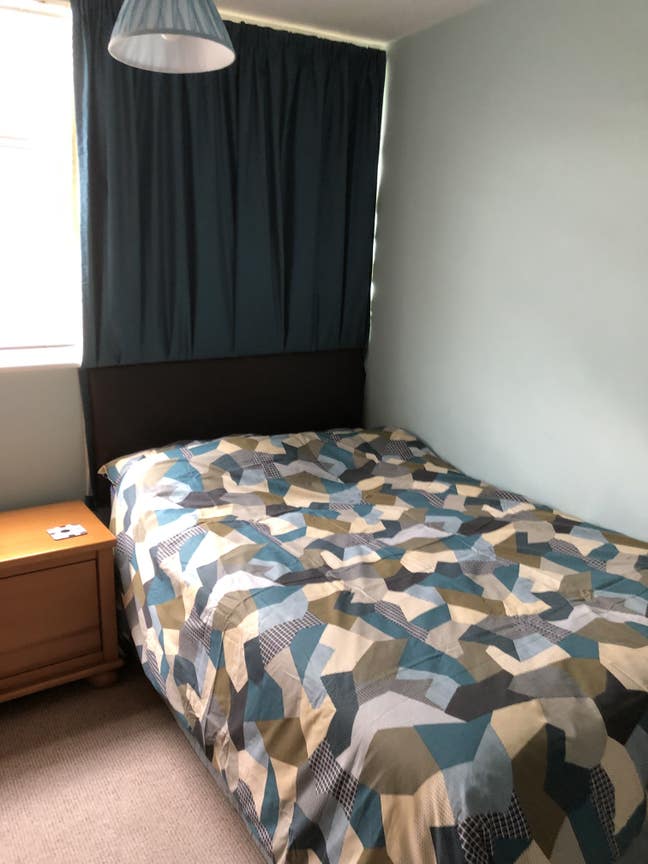Large single/small double room In quiet house Main Photo