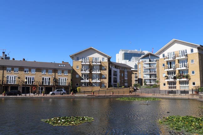 Two bedroom flat with En-suite/Bathroom Tower Hill Main Photo