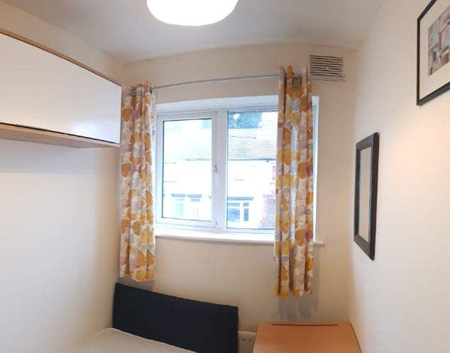 Single Bedroom in Shared House Main Photo