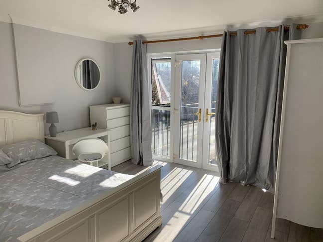 Large double room Main Photo
