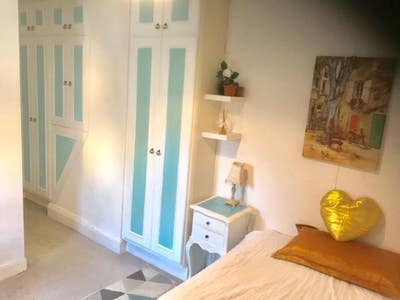 Lovely ensuite room in beautiful Victorian House Main Photo