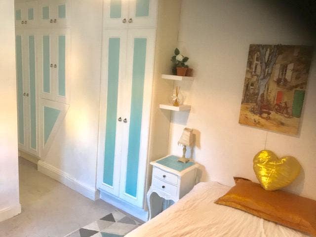 Lovely ensuite room in beautiful Victorian House Main Photo