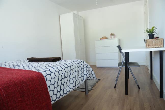 Double Room with Private Shower in Woodford, IG8 Main Photo