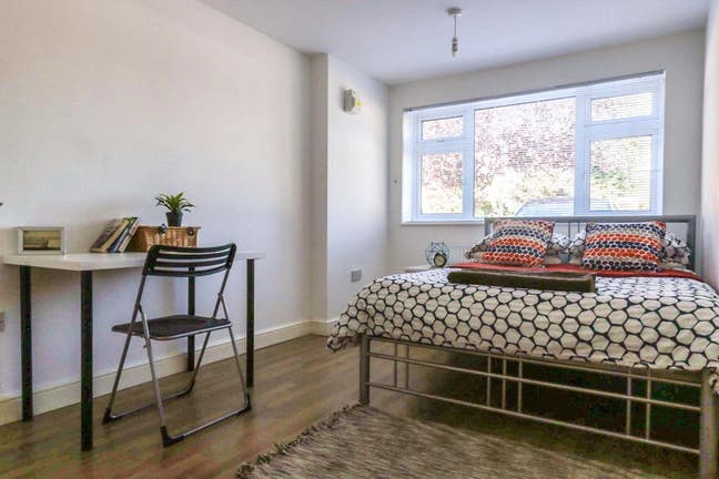 Double Room with Private Shower in Woodford, IG8 Main Photo