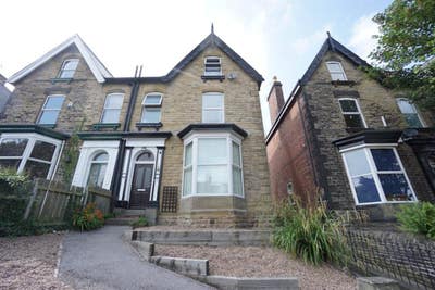 3 Double bedroom student house in prime location Main Photo