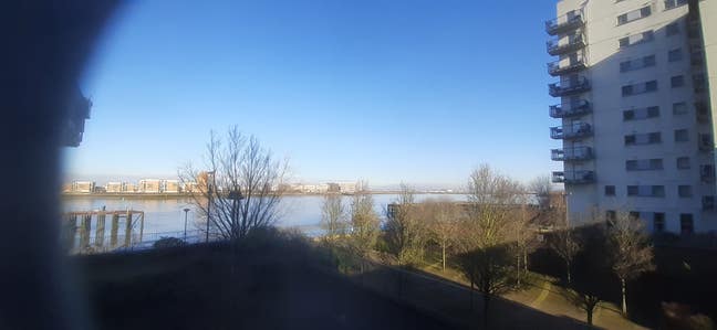 Riverside flat with great veiws Main Photo