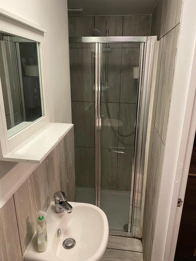 En suite  ground floor room bills included  Main Photo