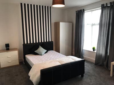 Modern Rooms I Professional House Share Main Photo