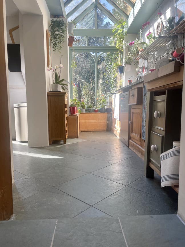 Spacious rooms in peaceful and friendly house Main Photo