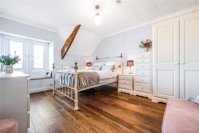 Immaculate Flat - Breathtaking Views & Garage Main Photo