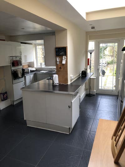 Double room in classy house share Main Photo