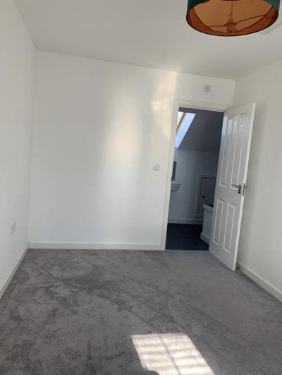New Double Bedroom with ensuite ( women pref ) Main Photo