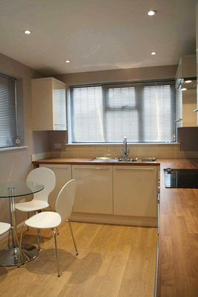  🍁Friendly Housemates & Convenient Location 🍁 Main Photo