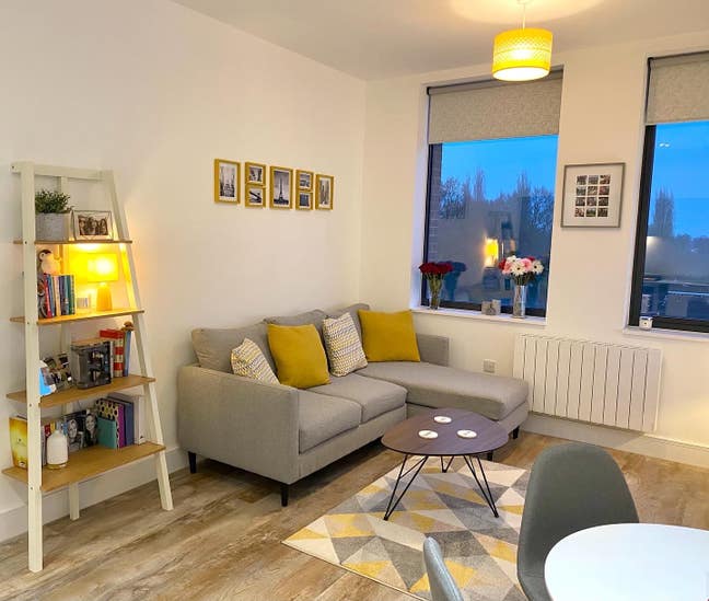 Furnished Two Bed Flat in Apartment Block Main Photo