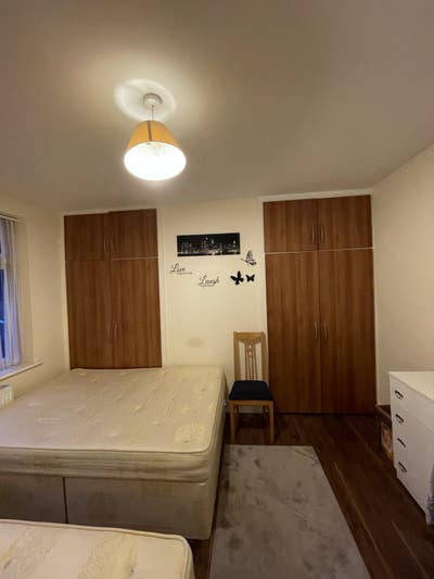 Spacious Double room in Redbridge area Main Photo