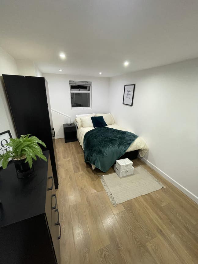 Prestige Room in the Heart of Stratford  Main Photo