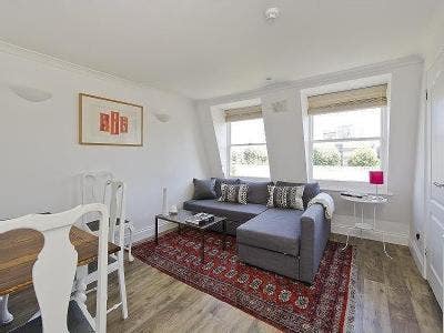 Beautiful, sunny 2-bed flat in Notting Hill Main Photo