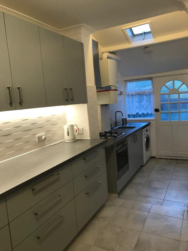 A room 700/m girl only.bills included  Main Photo