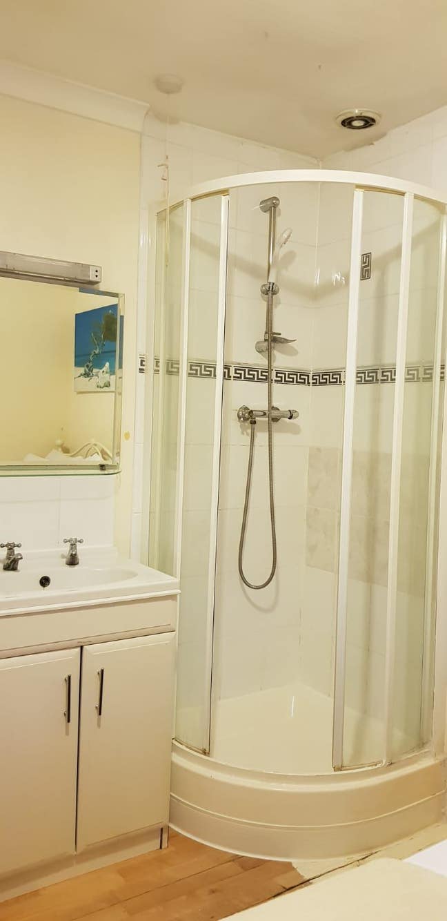 Maidenhead city center-Double room with own shower Main Photo