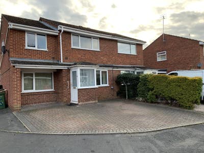 Single room bills inclusive  with  parking. Main Photo