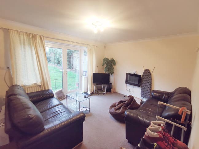 Great House in Great location! All Bills Inc. :) Main Photo