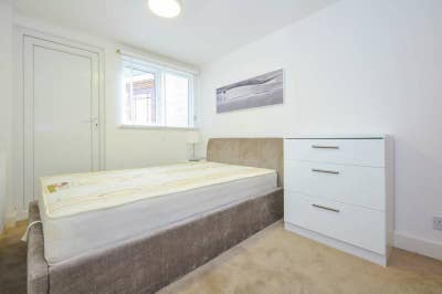 Double rms f/f 4 bed prof share.ALL bills,TV,Wi-fi Main Photo