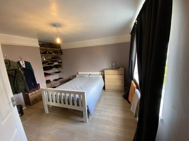 Lovely Double Room available in 3 Bedroom House. Main Photo