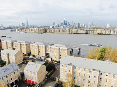 Furnished 2 Bedroom Flat to Rent - with parking Main Photo