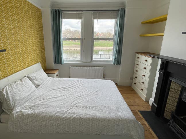 Newly decorated - overlooking river Exe Main Photo