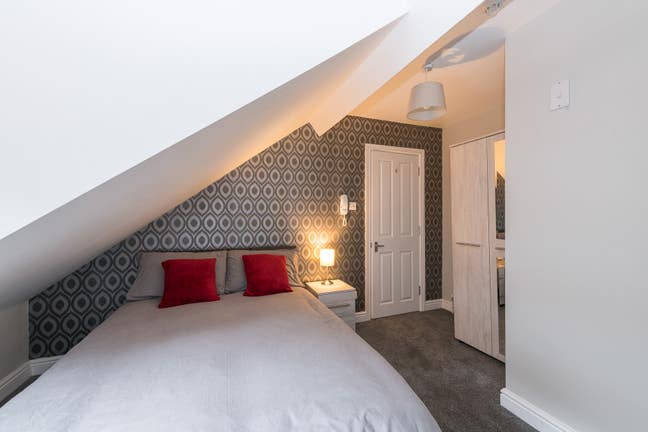 Quirky, stylish loft room in the heart of town Main Photo