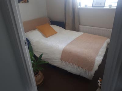 Cosy dbl room in comfortable home near the sea Main Photo