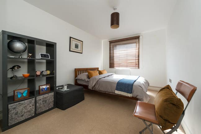 Private room in Battersea SW11 near river, zone 2. Main Photo