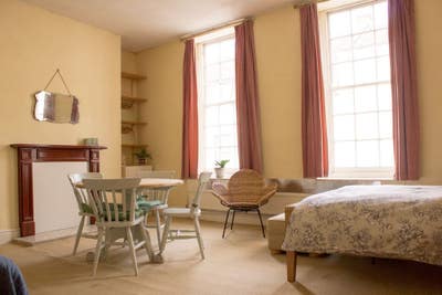 Large double bedroom in spacious Georgian House Main Photo