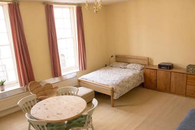 Large double bedroom in spacious Georgian House Main Photo