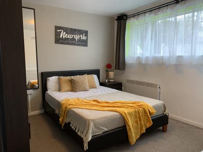 🏠 5-Bed CV2 | near UHCW | Bills Inc | WiFi Main Photo