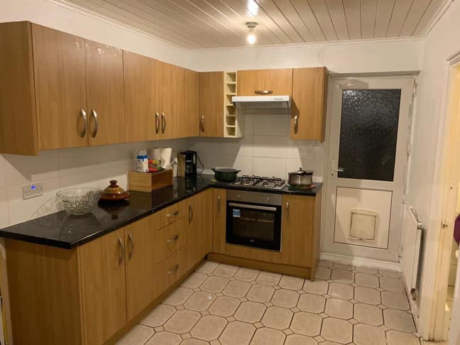 Great single room! close to ponders end ⭐️ Main Photo