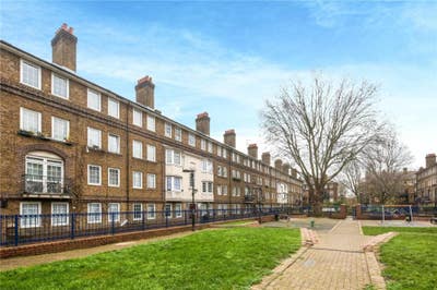 Bills Included Very Spacious Room Great Location Main Photo