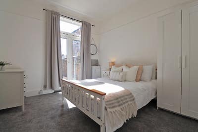 Spacious Double and En-Suite Rooms + Hospital Area Main Photo