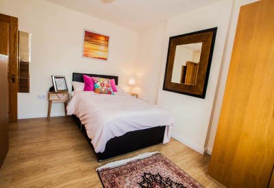 Fantastic double room and a single room available  Main Photo