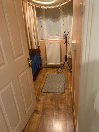 Small room in a lovely house(Female Preferred) Main Photo
