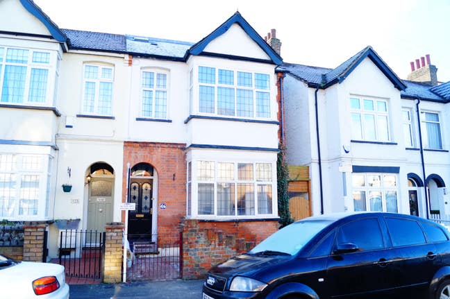 ** Large Double ensuite rooms Available **  Main Photo