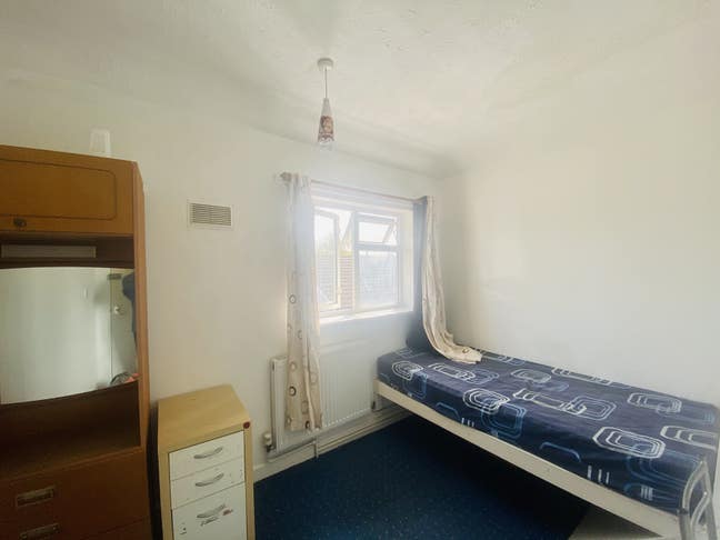 Rooms To Let in shared house, end of Mill Road Main Photo