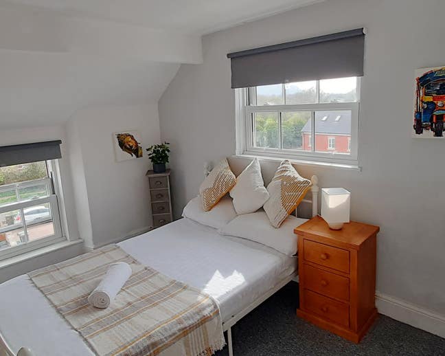 Stroud Whitehouse - one room available Main Photo