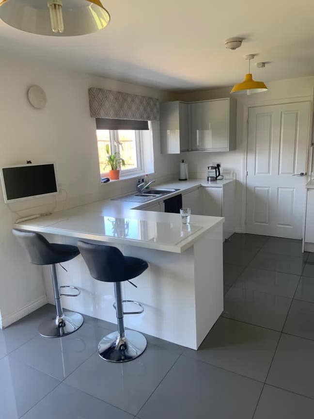 Single and Double En-Suite Rooms Available Main Photo