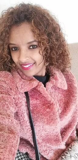 Professional Female seeks a 2 bedrooms flat/house. Main Photo