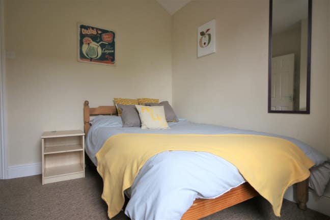 Private double room VERY close to Hospital Main Photo