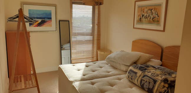 Room in lovely modern flat Main Photo